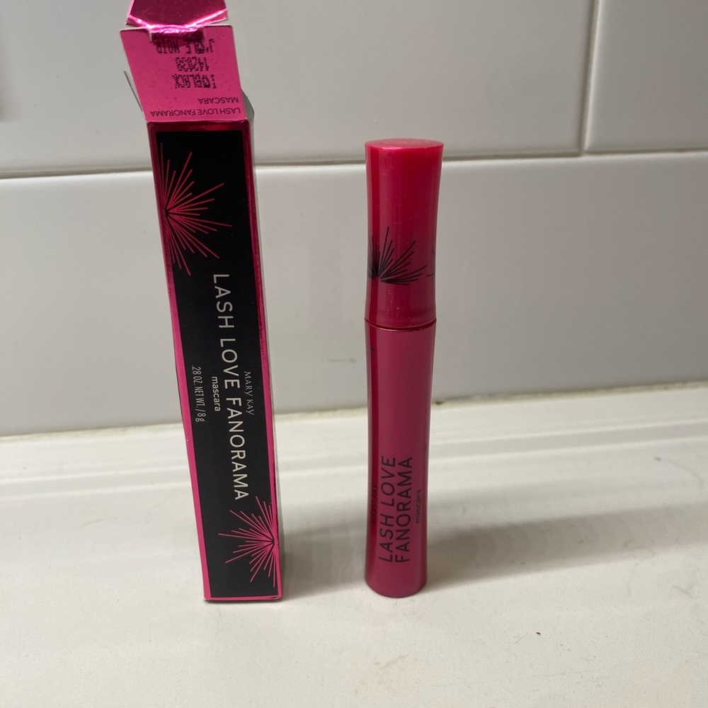 Mary Kay Lash Love Fanorama Mascara - Black
